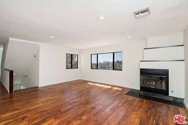 Foto del edificio - 6441 Bryn Mawr Dr