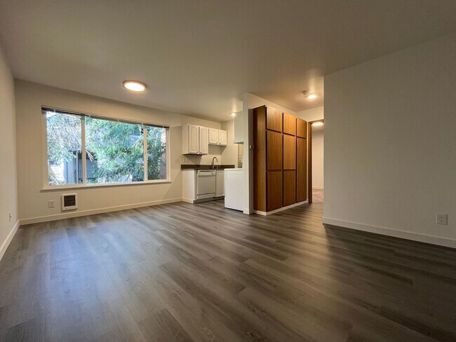 Foto del edificio - 9227 Interlake Ave N