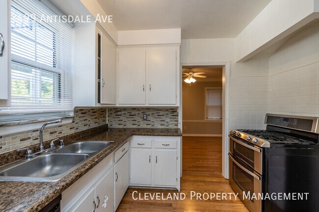 Foto del edificio - Beautiful Brick Cleveland Hts Home