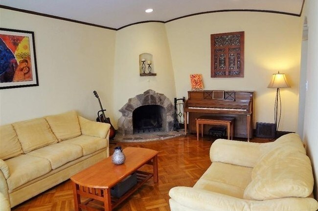 Sala de estar - 1438 38th Ave