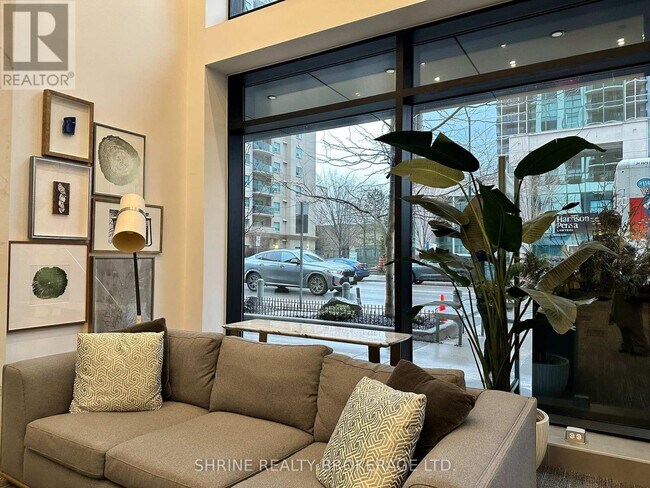 Building Photo - 505 Talbot St