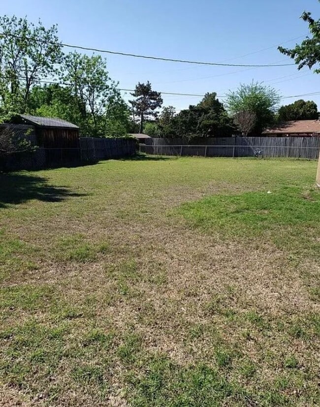 Building Photo - 4051 SE Bedford Dr