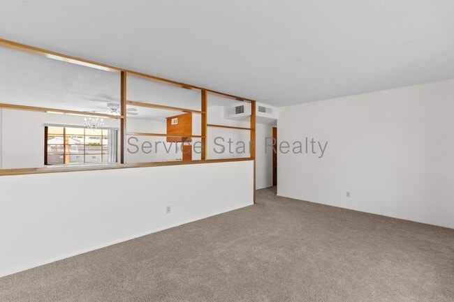 Building Photo - 8701 E Palm Ln