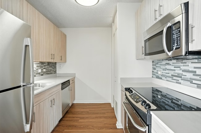 Building Photo - 531 N Kingsbury St