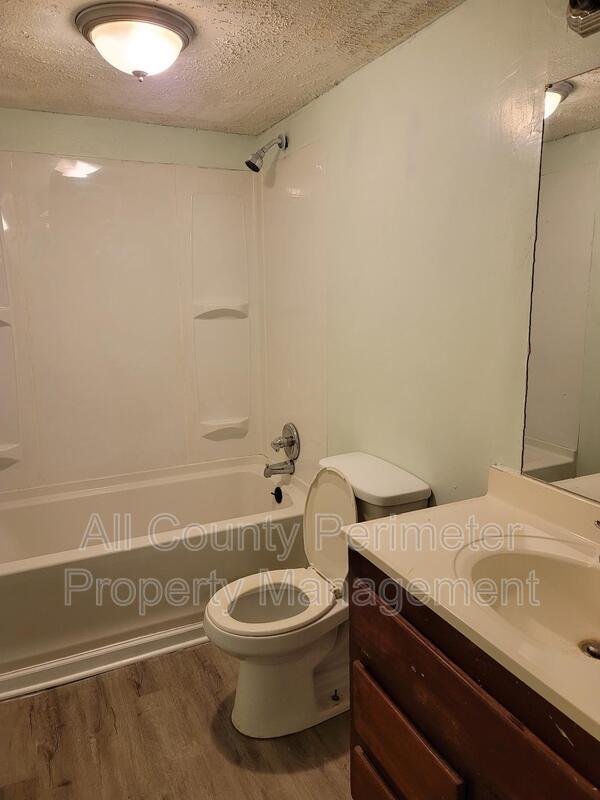 Building Photo - 103 Camelot Dr