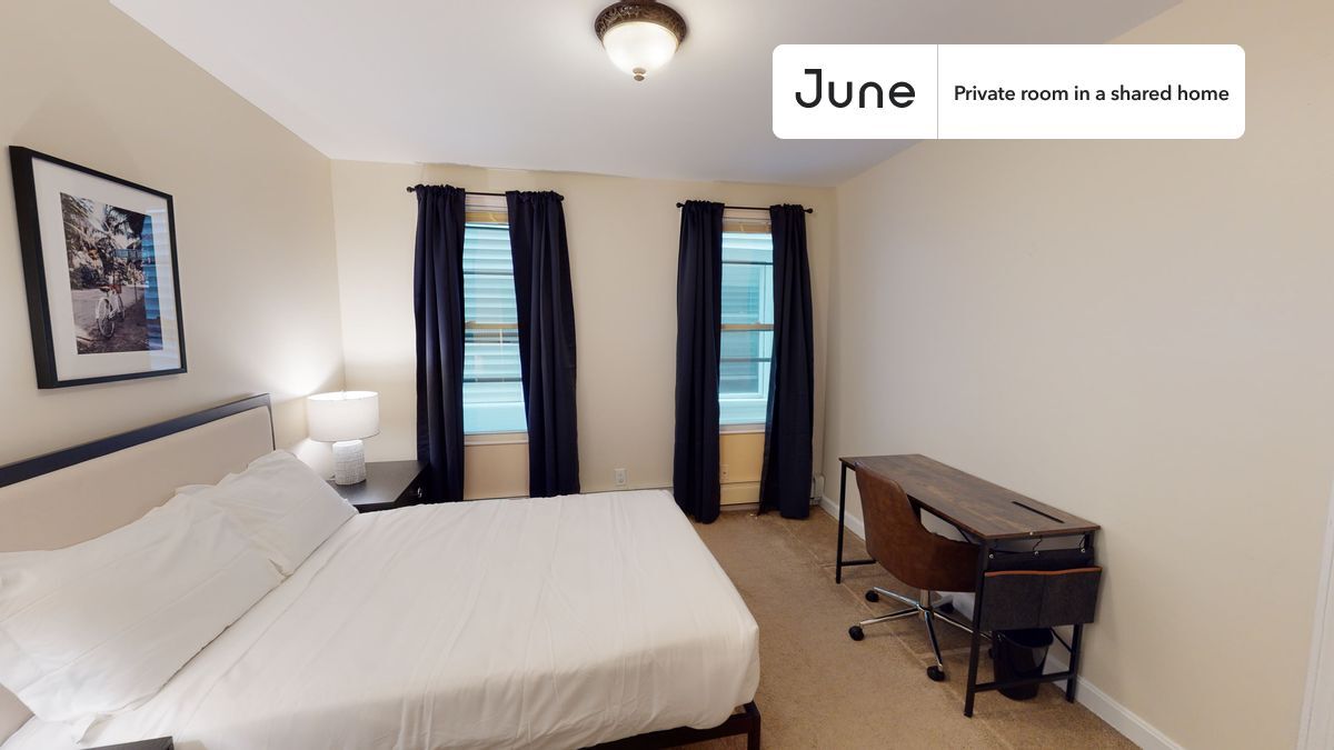 Foto principal - Private bedroom in 3 bed/1 bath Home