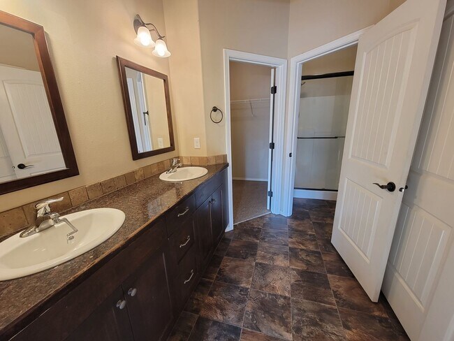 Foto del edificio - Gorgeous 5 bedroom in Quiet Kennewick Neig...