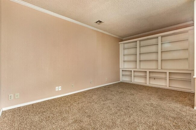 Foto del edificio - 1220 E Brooks St