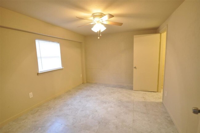 Building Photo - 134 N Milby St