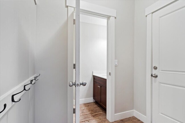 Building Photo - 141 W 620 S