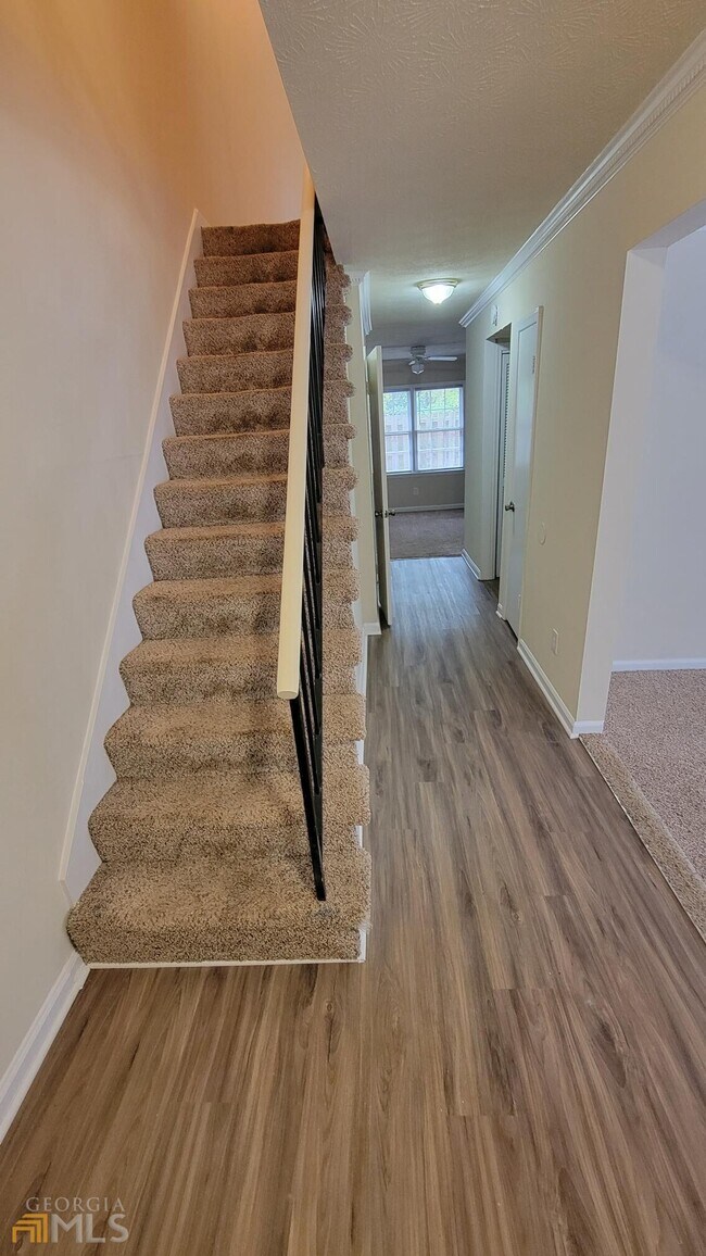 Building Photo - 2462 Lehaven Dr