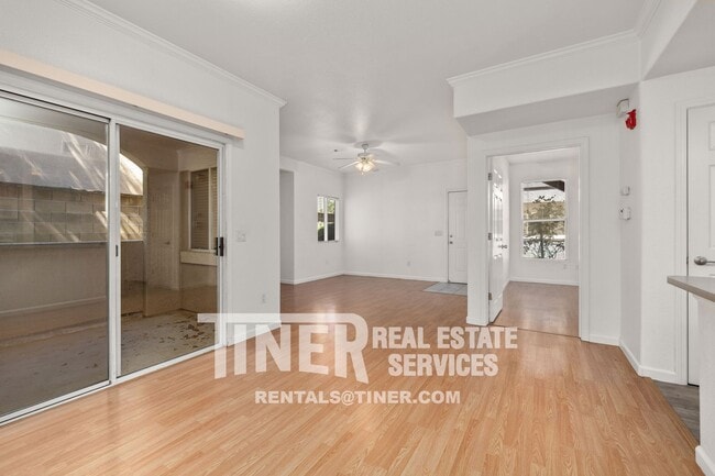 Foto del edificio - 10001 Woodcreek Oaks Blvd