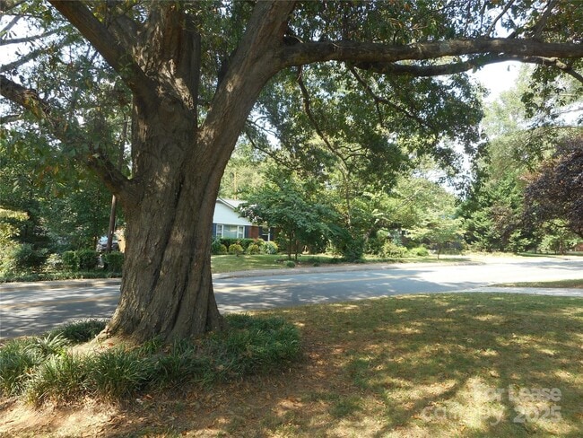 Building Photo - 1210 Norland Rd