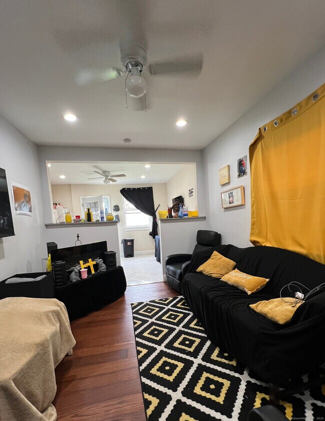 Foto del edificio - 982 Dixwell Ave