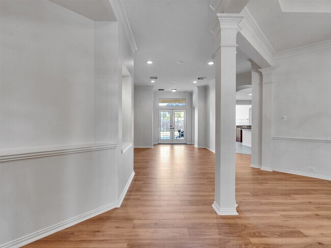 Foto del edificio - 14518 Logan Falls Ln