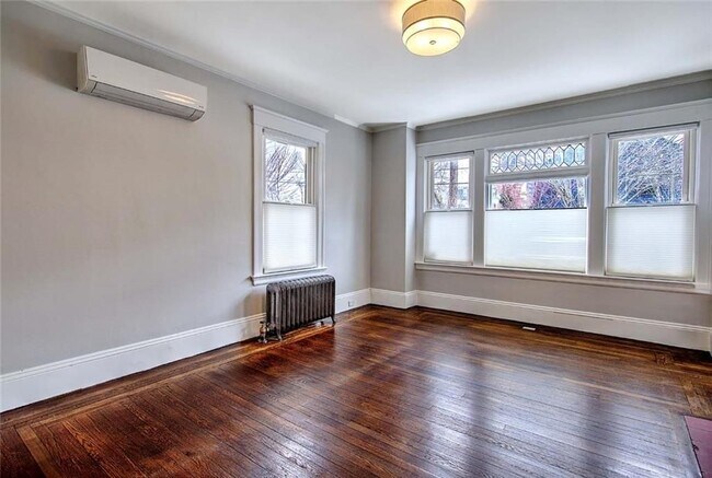 Foto del edificio - 118 Everett Ave