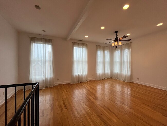 Foto del edificio - 2558 W Haddon Ave