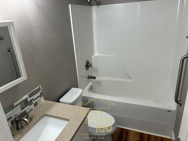 Foto del edificio - 4530 NE Union Loop