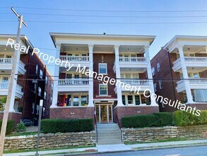 Building Photo - 305 E 43rd St