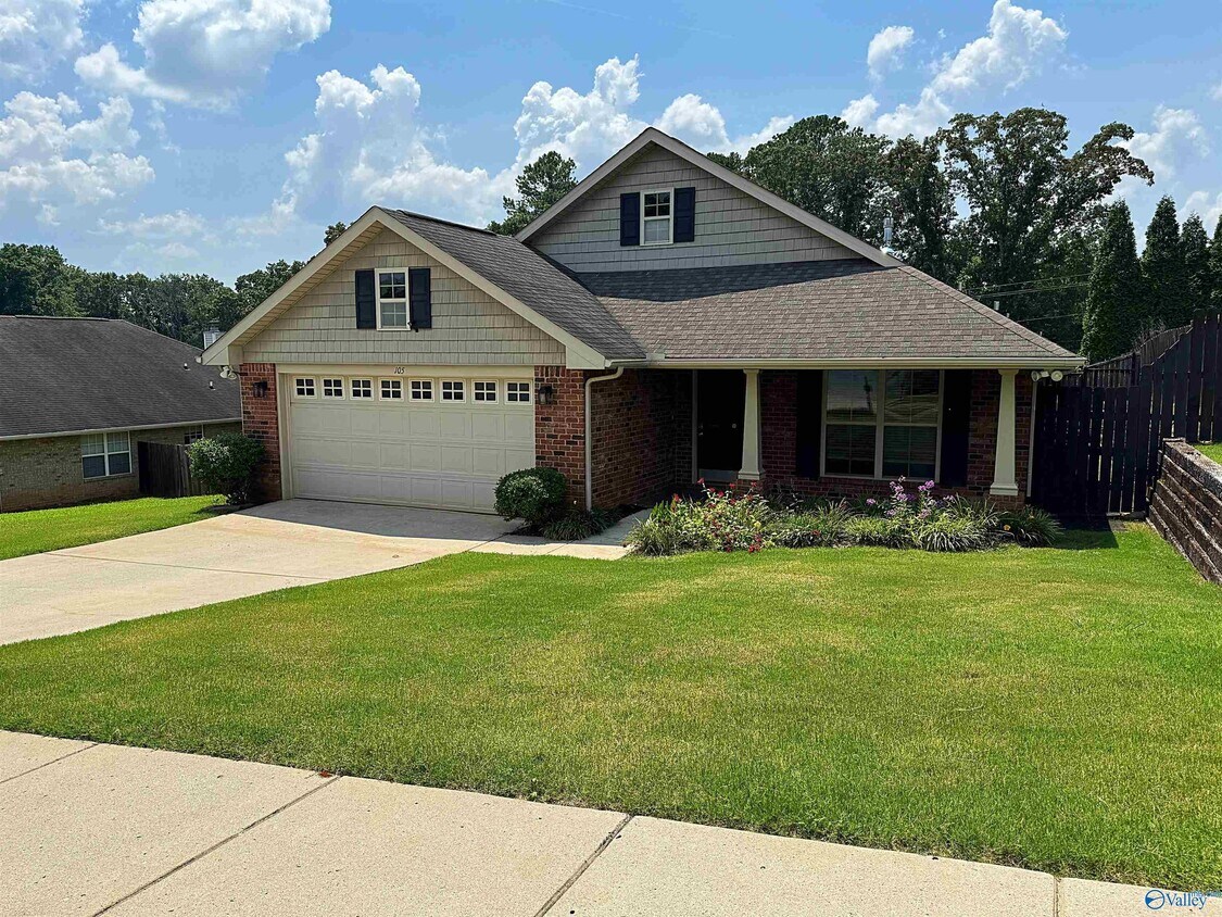 Primary Photo - 105 Oak Shade Dr