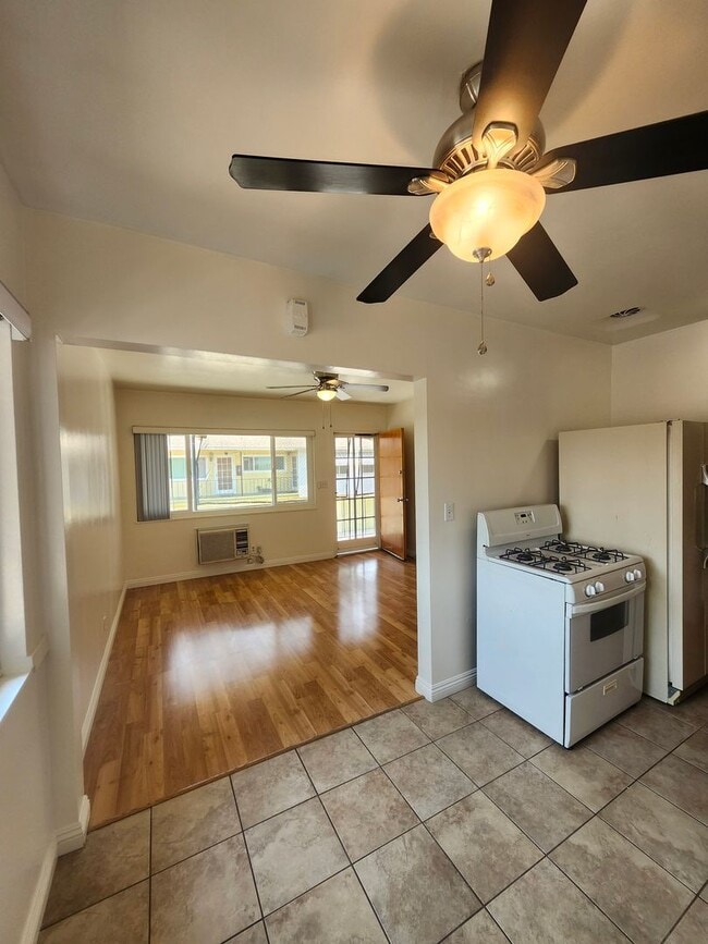 Building Photo - Beautiful 1-bedroom Upstairs Apartment in ...
