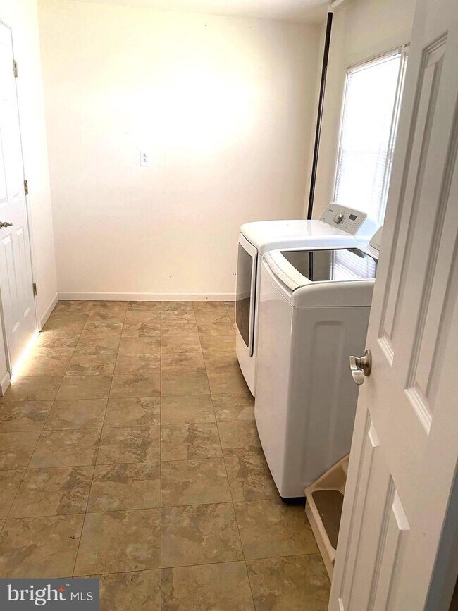 Building Photo - 607 Shirley Manor Rd