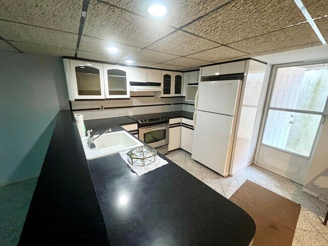 Building Photo - 666 Wall St