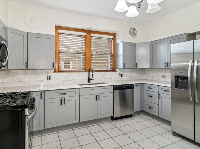 Building Photo - 2933 N 74th Ct