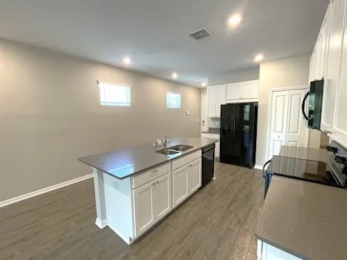 Building Photo - 7211 Ashcroft Dr