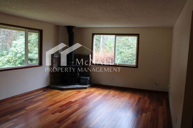 Building Photo - Freshly Updated 4BR Home w/ Finished Basement, New Appliances & RV/Boat Parking