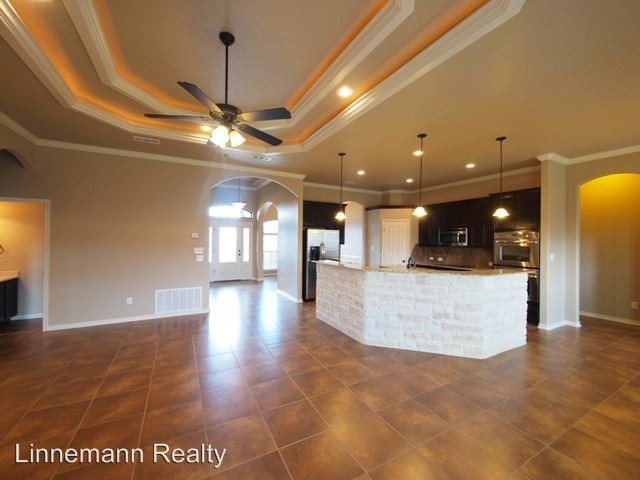 Building Photo - 4 br, 2.5 bath House - 2706 Traditions Drive