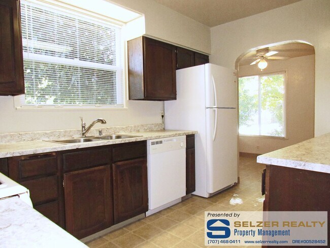 Building Photo - Cozy 2 bd. westside bungalow w/ vintage ch...