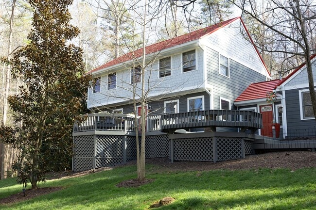 Building Photo - Beautifully renovated large home in CHCCS school district! Available mid-June!