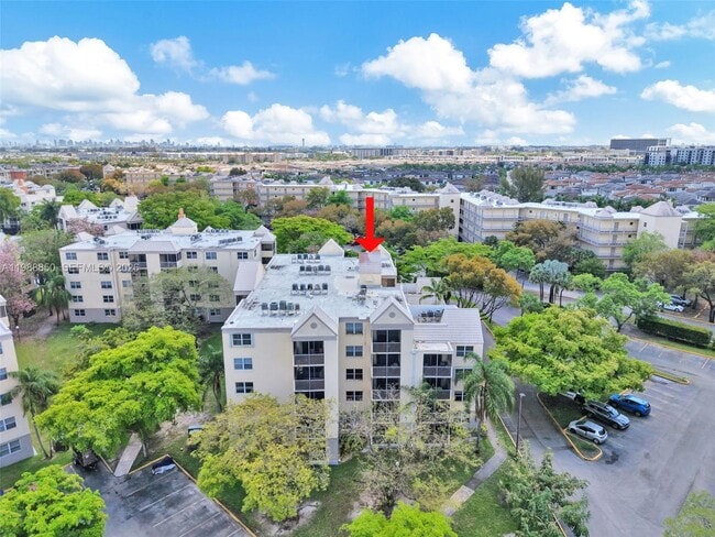 Foto del edificio - 8343 Lake Dr