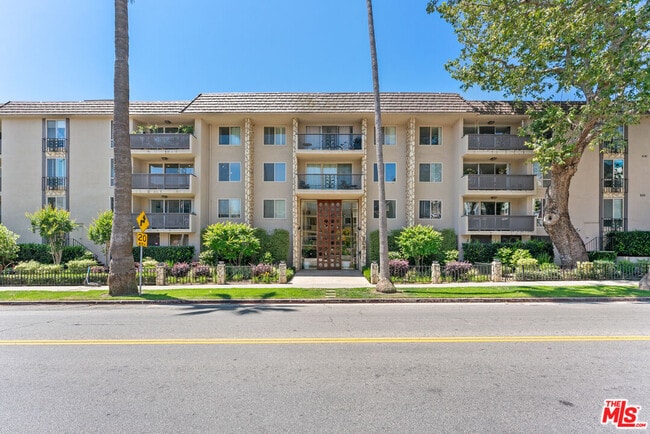 Building Photo - 809 S Bundy Dr