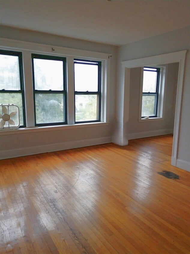 Primary Photo - 329 Harvard St