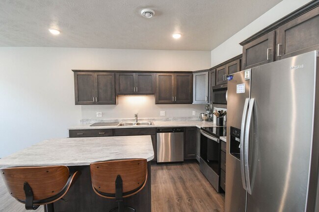Building Photo - Stylish Townhome in Harrisburg School District – Open Floor Plan & Loft!