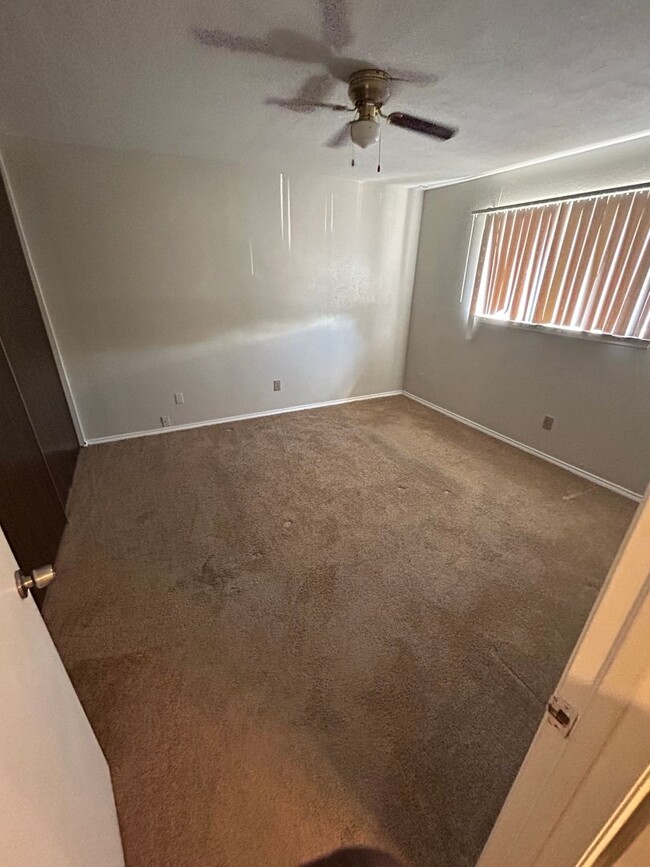 Building Photo - Immaculate & move-in ready home waiting fo...