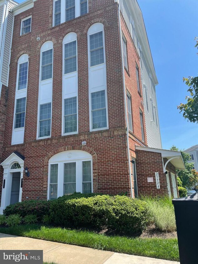 2392 Brookmoor Ln, Woodbridge, VA 22191 Townhome Rentals in