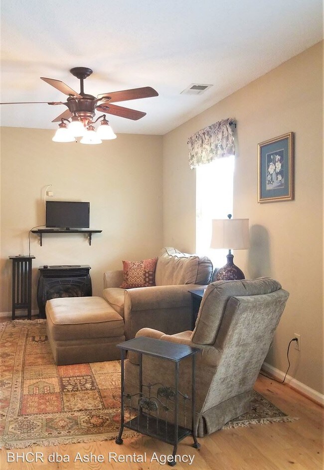 Foto del edificio - 1 br, 1 bath House - 144 A Smith Dixon Rd.