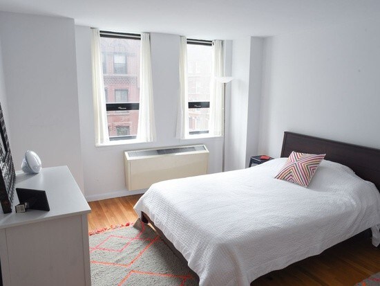 Primary Photo - 121 Reade St