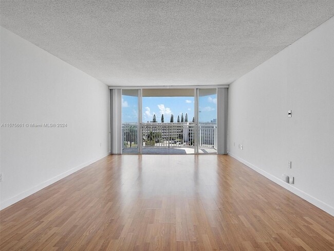 Building Photo - 18021 Biscayne Blvd