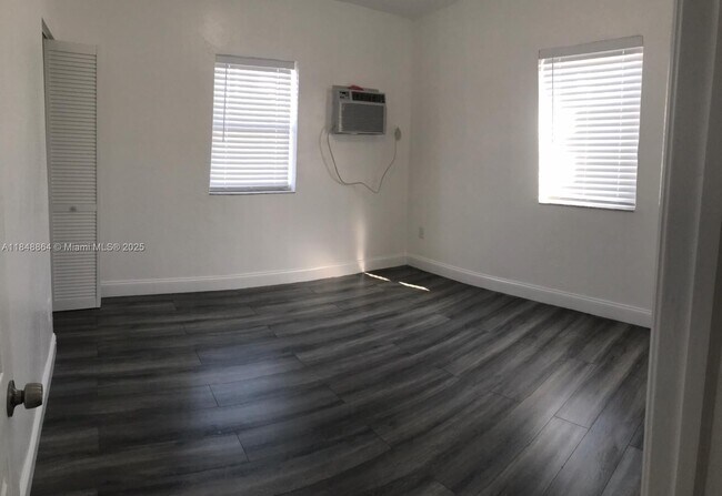 Foto del edificio - 1117 NW 3rd Ave
