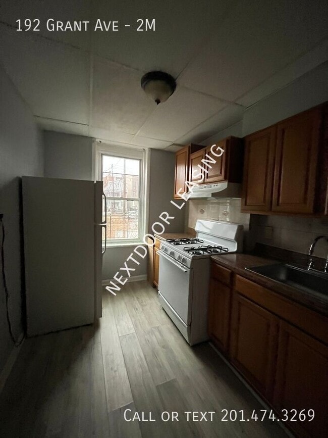 Foto del edificio - 192 Grant Ave