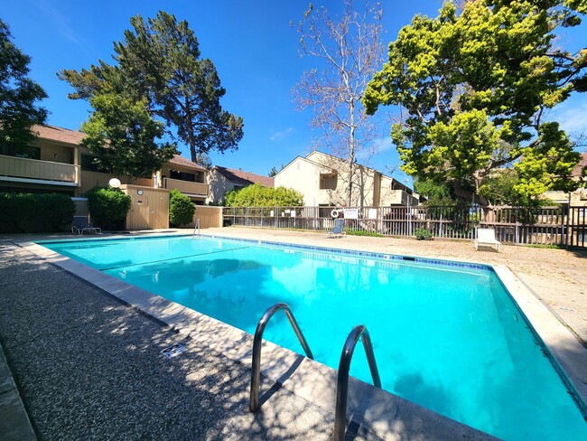 Foto del edificio - 1 Bedroom 1 Bath Remodeled Condo Available...