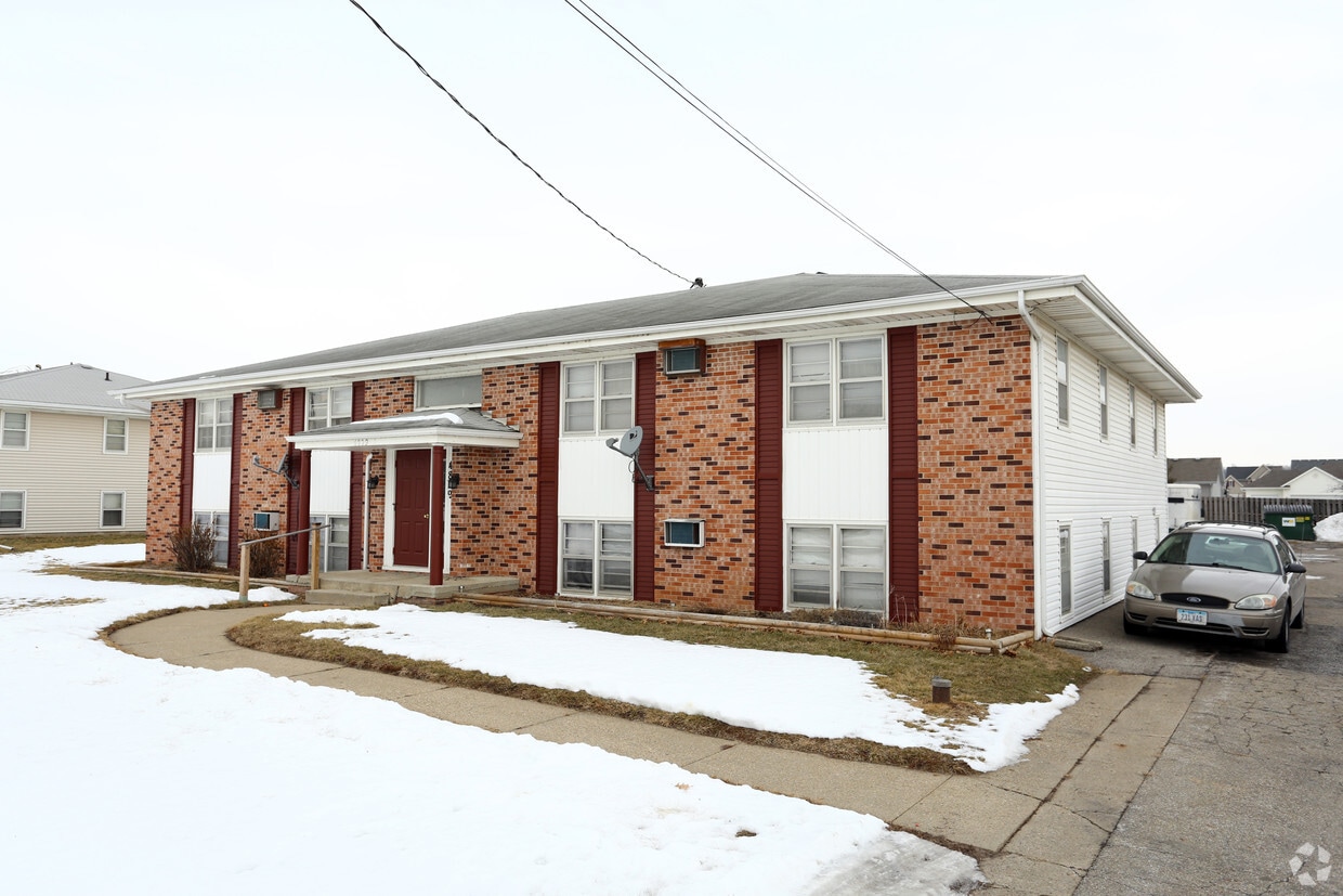 4809 NW 62nd Ave, Johnston, IA 50131 Apartments at 4809 NW 62nd Ave