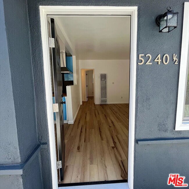 Building Photo - 5240 1/2 Navarro St