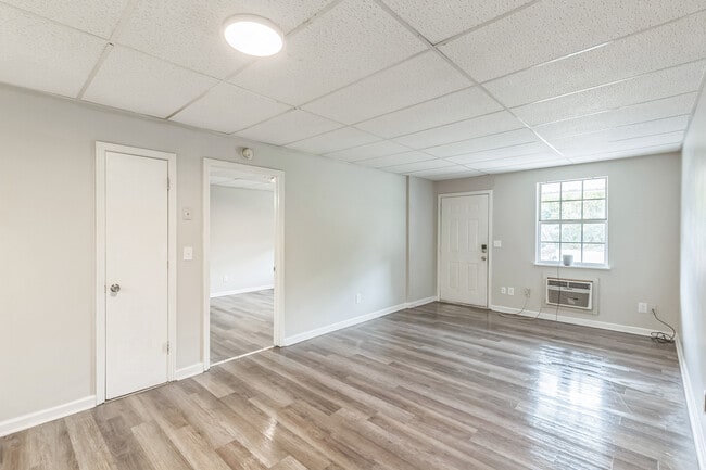 Building Photo - 105 Walnut Street