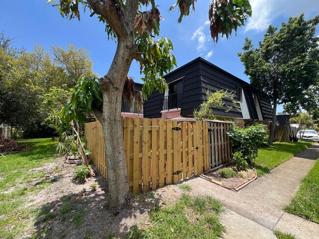 Foto del edificio - 134 Woodland Rd