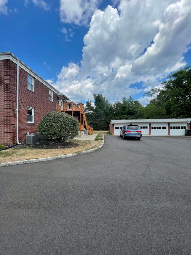 Building Photo - 60 Morgan Ln